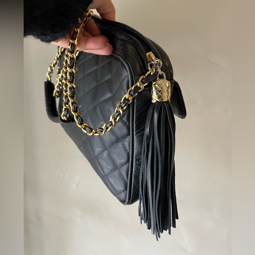Chic Black Quilted Shoulder Bag with Gold Chain - Picture 2 of 9